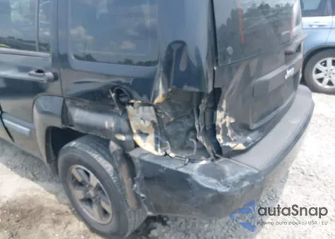 2008 Jeep Liberty Sport z USA, uszkodzony, nr VIN 1J8GP28K48W119943